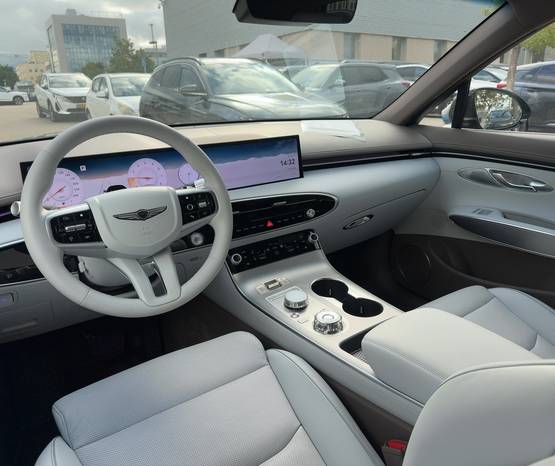 GENESIS GV70 2025 -  פנים הרכב 