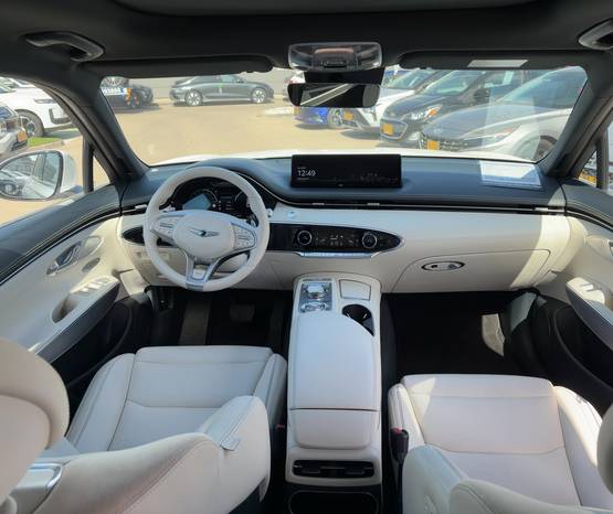 GENESIS GV70 EV 2023 -  פנים הרכב 