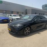 מבט צדדי שחור 2025מרצדס CLA EQ
