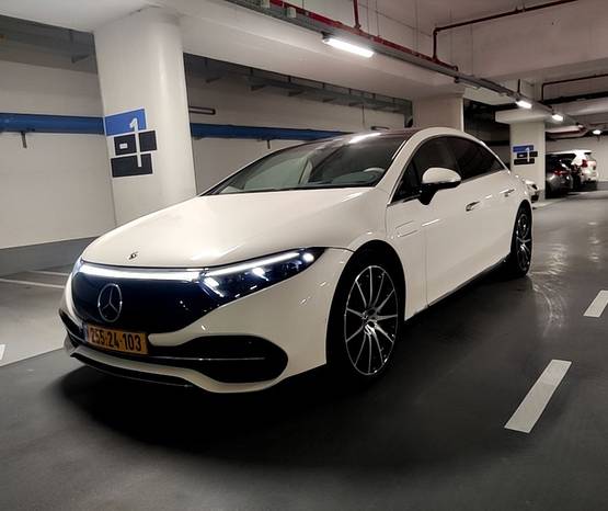 מרצדס EQS 2023 -  מבט צדדי 