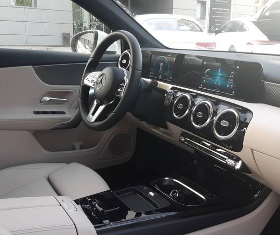 מרצדס A-Class 4 door 2020 -  פנים הרכב 