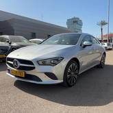 מבט צדדי כסף 2023מרצדס CLA