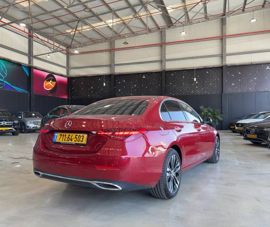 מרצדס C-Class 2024 -  מבט אחורי 