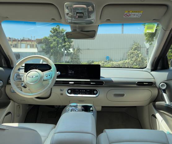 GENESIS GV60 2023 -  פנים הרכב 