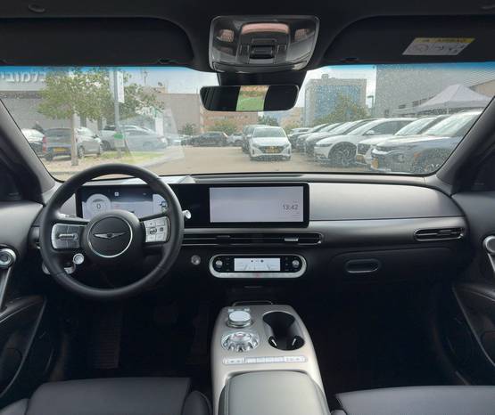 GENESIS GV60 2025 -  פנים הרכב 