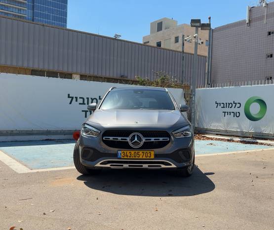 מרצדס GLA 2023 -  מבט קדמי 
