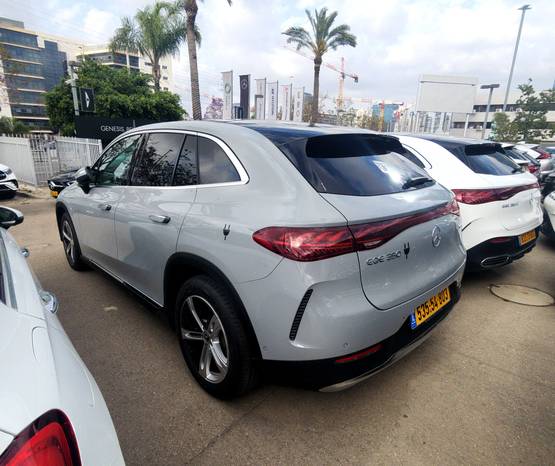 מרצדס EQE SUV 2024 -  מבט אחורי 