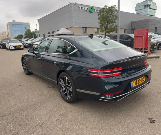 יונדאי GENESIS  G80 2025 -  מבט אחורי 
