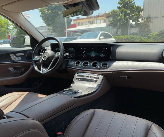 מרצדס E-Class 2023 -  תא המטען
