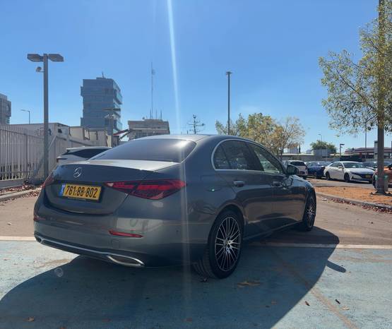 מרצדס C-Class 2022 -  מבט אחורי 