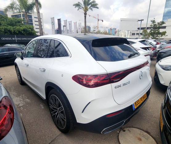 מרצדס EQE SUV 2024 -  מבט אחורי 