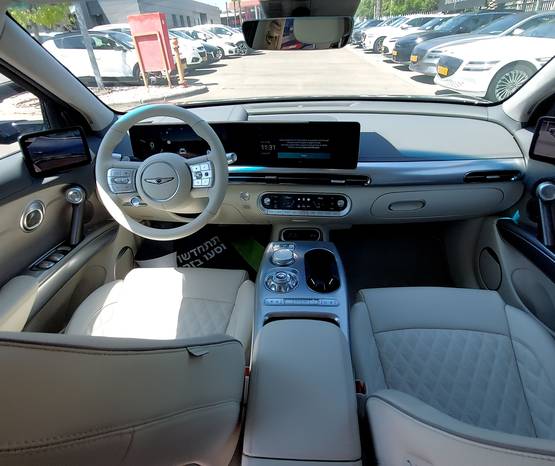GENESIS GV60 2023 -  פנים הרכב 