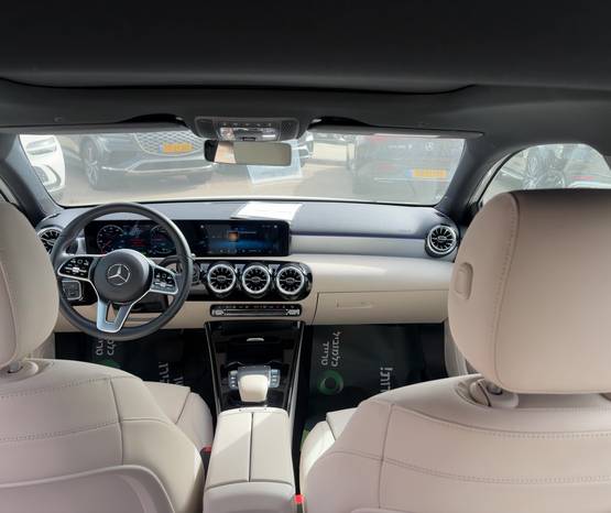 מרצדס A-Class 2022 -  פנים הרכב 