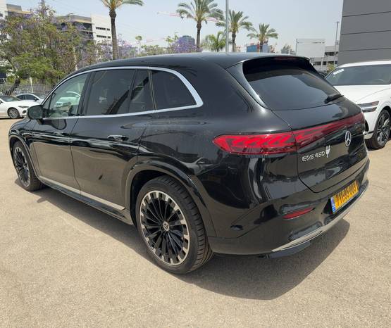 מרצדס EQS SUV 2024 -  מבט אחורי 