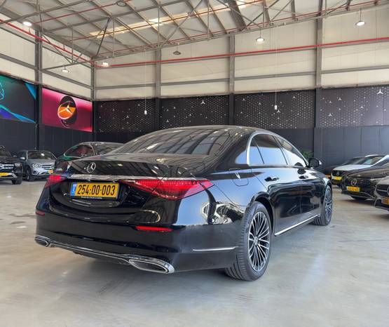 מרצדס S-Class 2023 -  מבט אחורי 