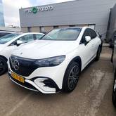 מבט צדדי לבן 2024מרצדס EQE SUV