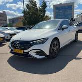 מבט צדדי לבן 2024מרצדס EQE