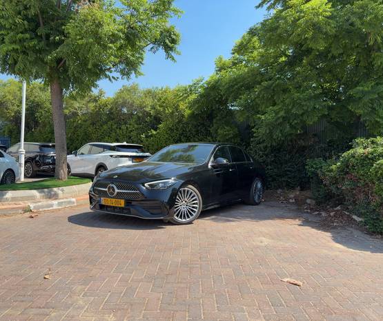 מרצדס C-Class 2025 -  מבט צדדי 