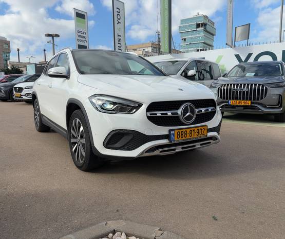 מרצדס GLA 2023 -  מבט צדדי 