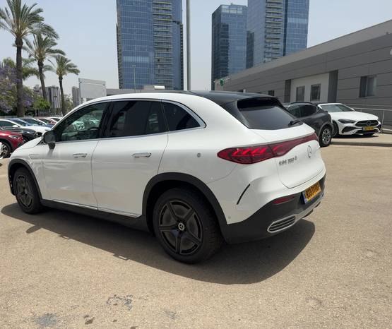 מרצדס EQE SUV 2024 -  מבט אחורי 
