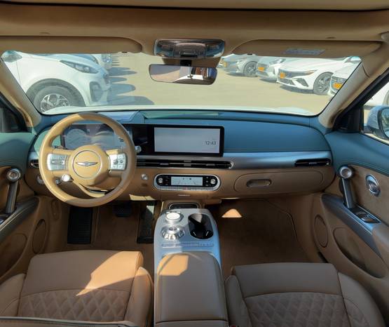 GENESIS GV60 2025 -  פנים הרכב 