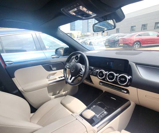 מרצדס GLA 2023 -  פנים הרכב 