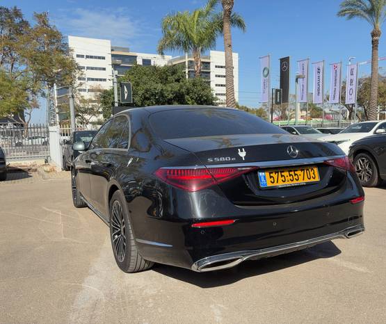 מרצדס S-Class 2024 -  מבט אחורי 