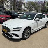 מבט צדדי לבן 2024GENESIS G70