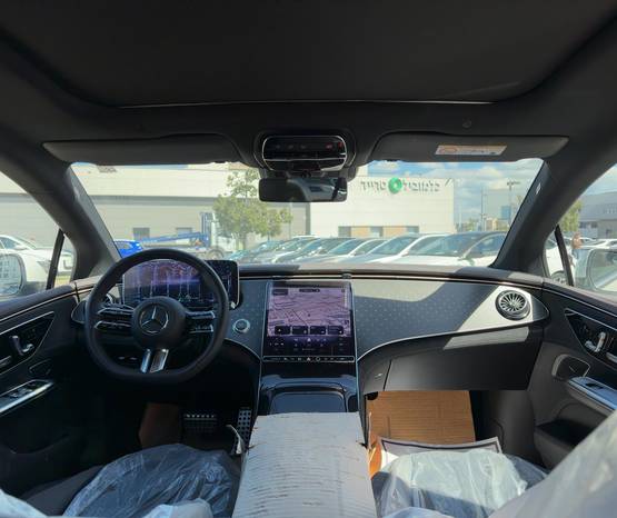 מרצדס EQE 2024 -  פנים הרכב 