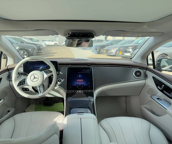 מרצדס EQE 2023 -  פנים הרכב 