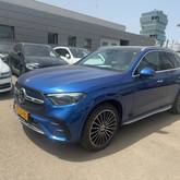 מבט צדדי כחול 2024מרצדס GLC