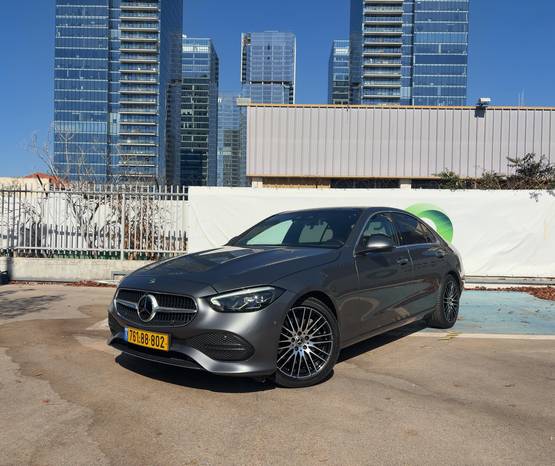 מרצדס C-Class 2022 -  מבט צדדי 