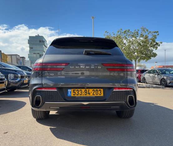GENESIS GV70 2024 -  מבט אחורי 