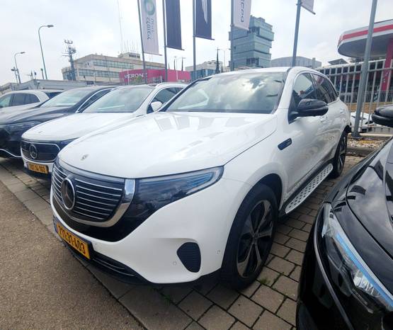 מרצדס EQC 2024 -  מבט צדדי 