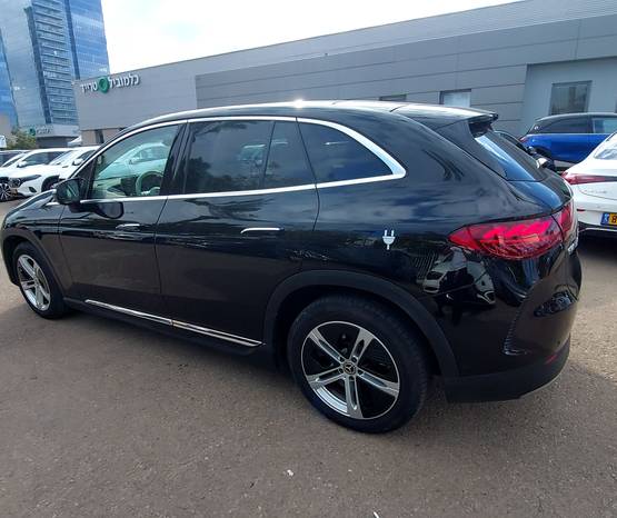 מרצדס EQE SUV 2024 -  מבט אחורי 