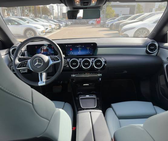 מרצדס CLA 2025 -  פנים הרכב 