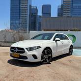 מבט צדדי לבן 2023מרצדס A-Class