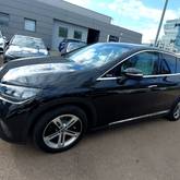 מבט צדדי שחור 2024מרצדס EQE SUV