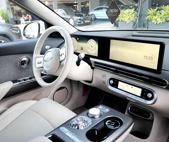 GENESIS GV60 2025 -  פנים הרכב 