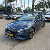 מבט צדדי כחול 2024מרצדס EQE