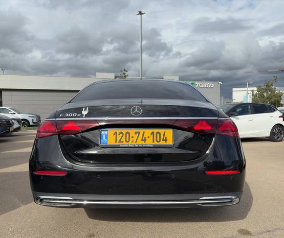 מרצדס E-Class (W214) 2025 -  מבט אחורי 