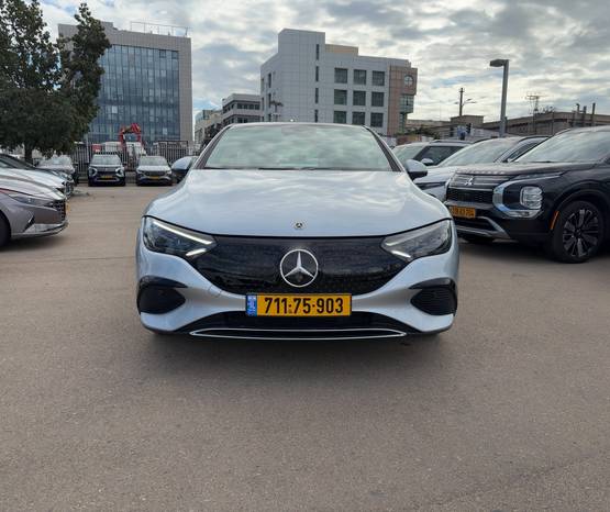 מרצדס EQE 2024 -  מבט קדמי 