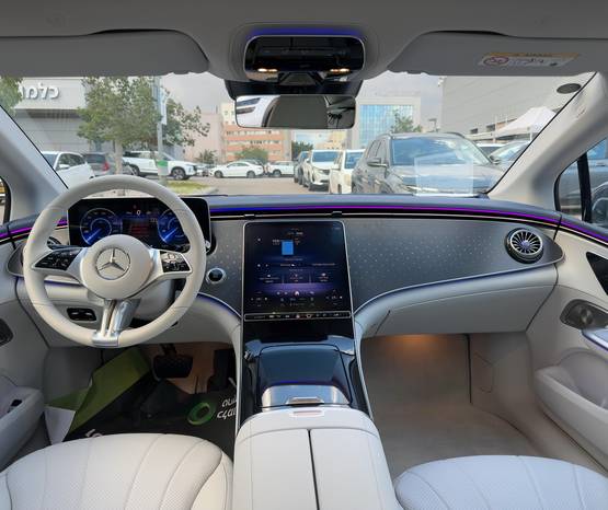 מרצדס EQE 2024 -  פנים הרכב 