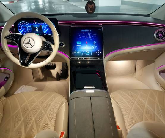 מרצדס EQS 2023 -  פנים הרכב 