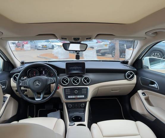 מרצדס GLA (H156) 2019 -  פנים הרכב 