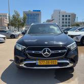 מבט צדדי שחור 2024מרצדס GLC
