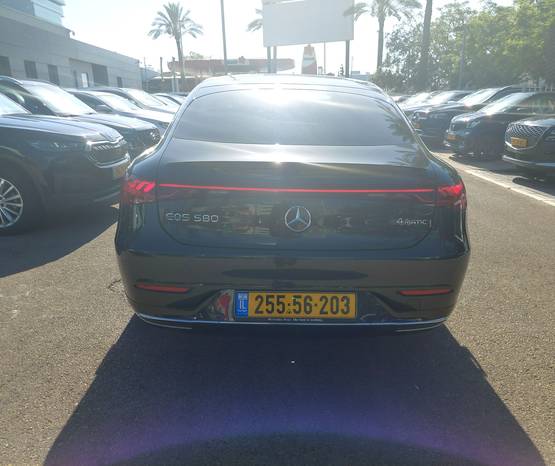 מרצדס EQS 2023 -  פנים הרכב 