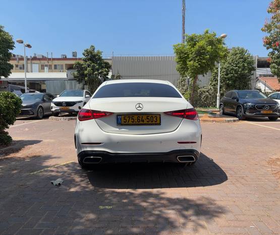 מרצדס C-Class 2024 -  מבט אחורי 
