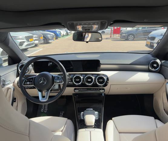 מרצדס CLA 2023 -  פנים הרכב 
