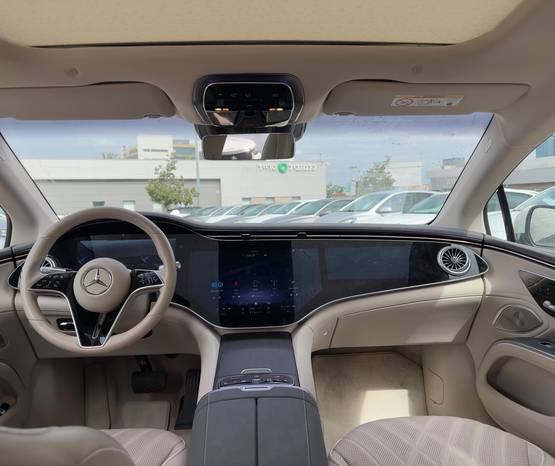 מרצדס EQS 2023 -  פנים הרכב 